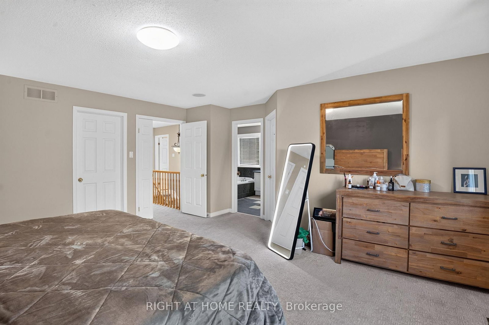 26 Evanshen Crescent • Ottawa, ON photo 25
