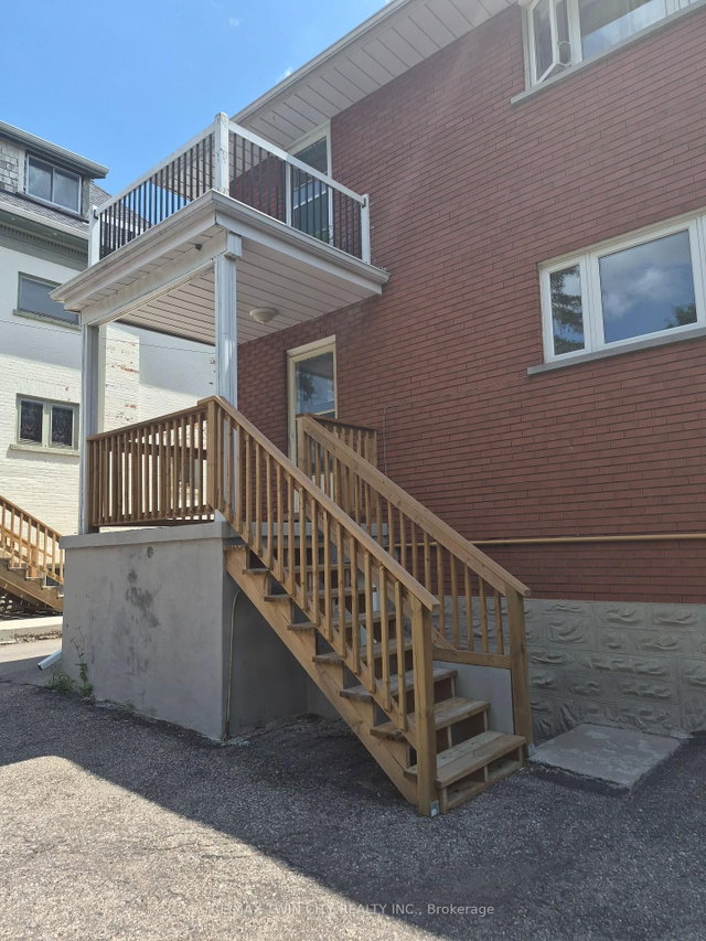 1 - 132 Allen Street E