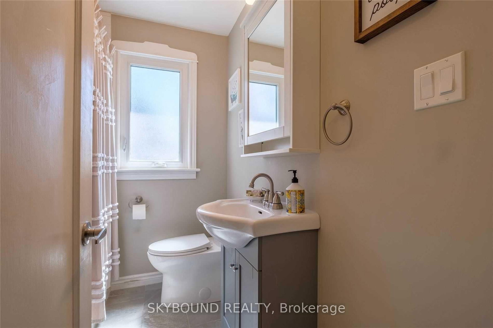 28 East 39th Street • Hamilton, ON photo 11