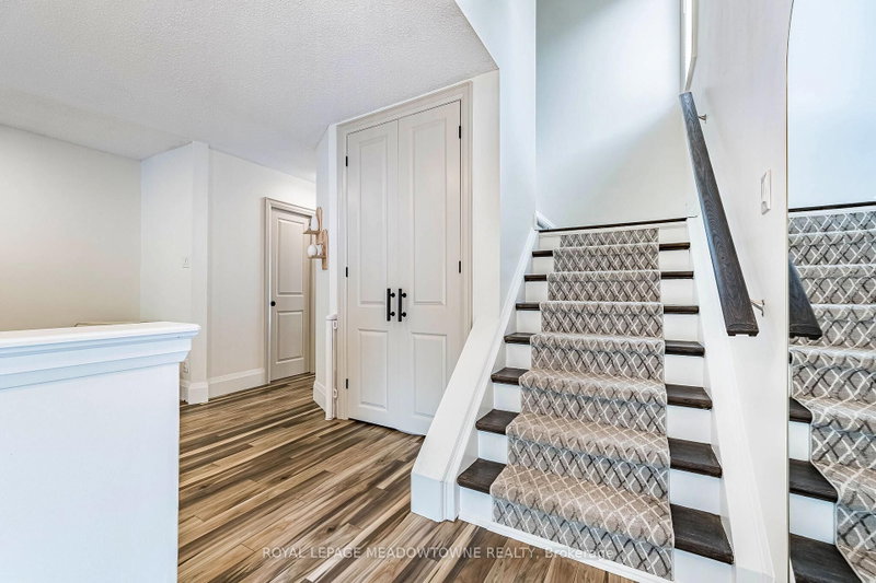 520 Pineview Gardens