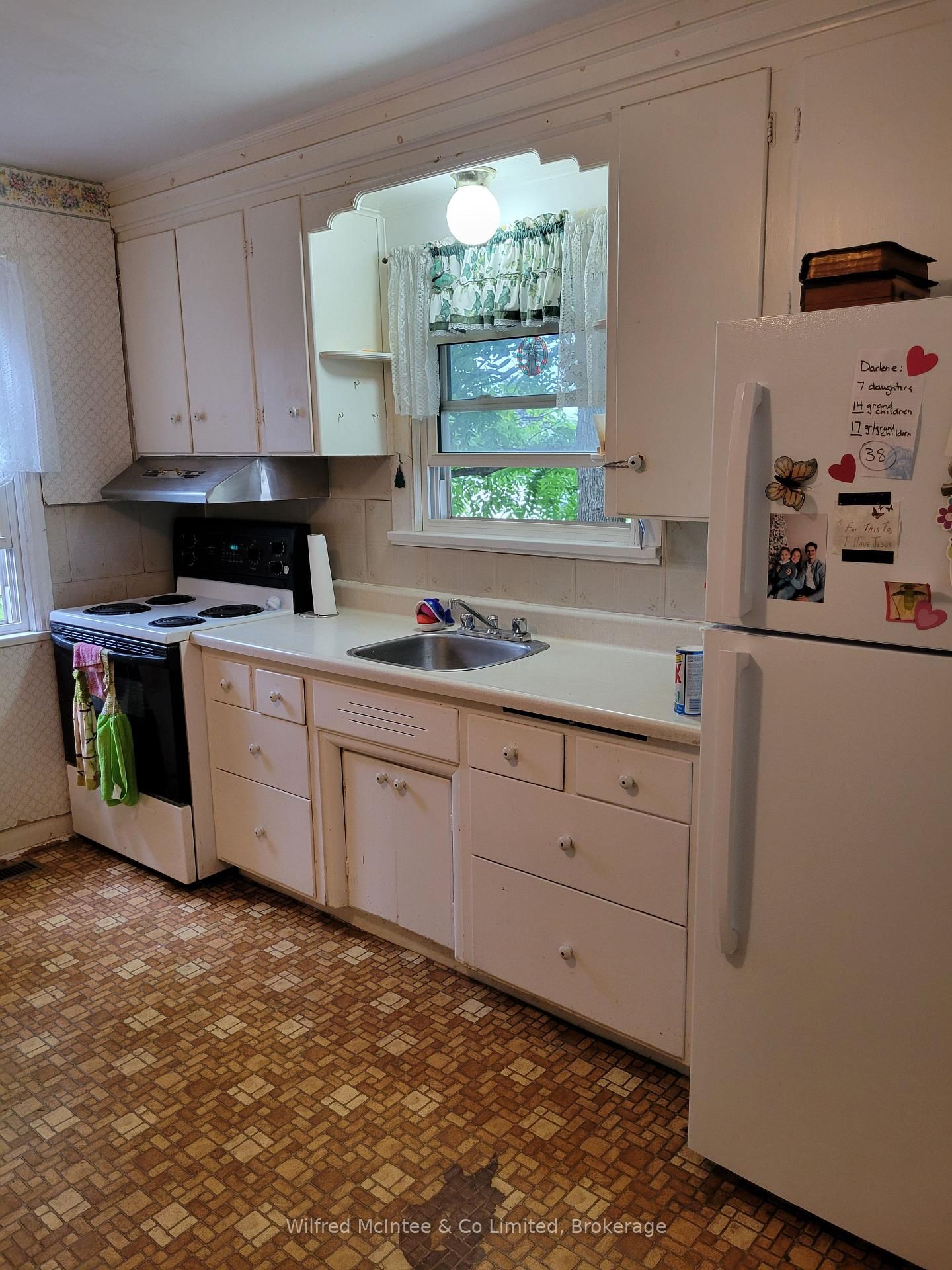 575 11th Street • Hanover, ON photo 5