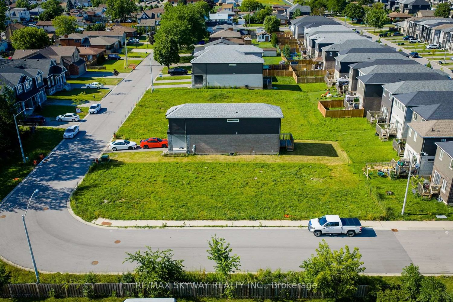 215 Iva Street • Welland, ON photo 11