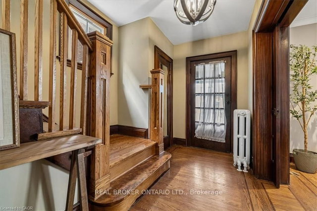25 Ottawa Street S