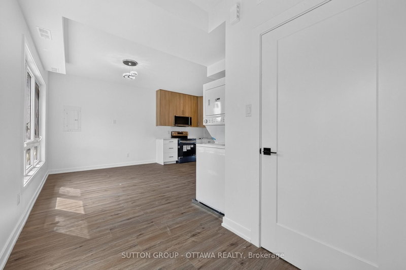 944 Woodroffe Avenue