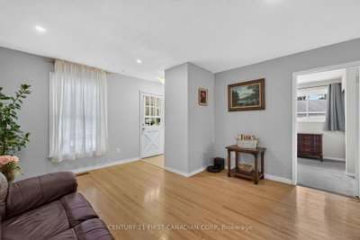11 Cornell Crescent — photo 5