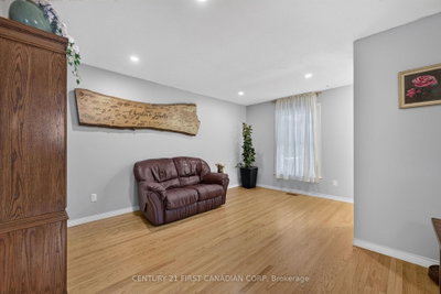 11 Cornell Crescent — more photos