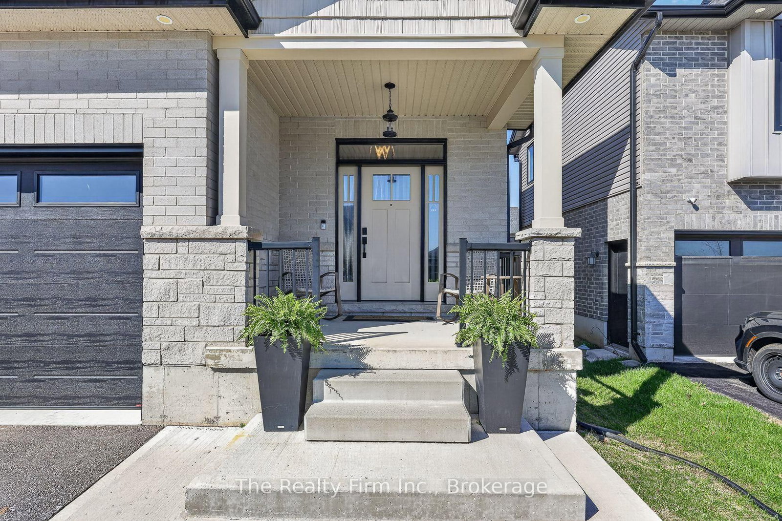 193 Hemlock Street • Woodstock, ON photo 2