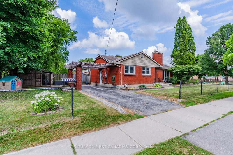 1721 Moffatt Avenue