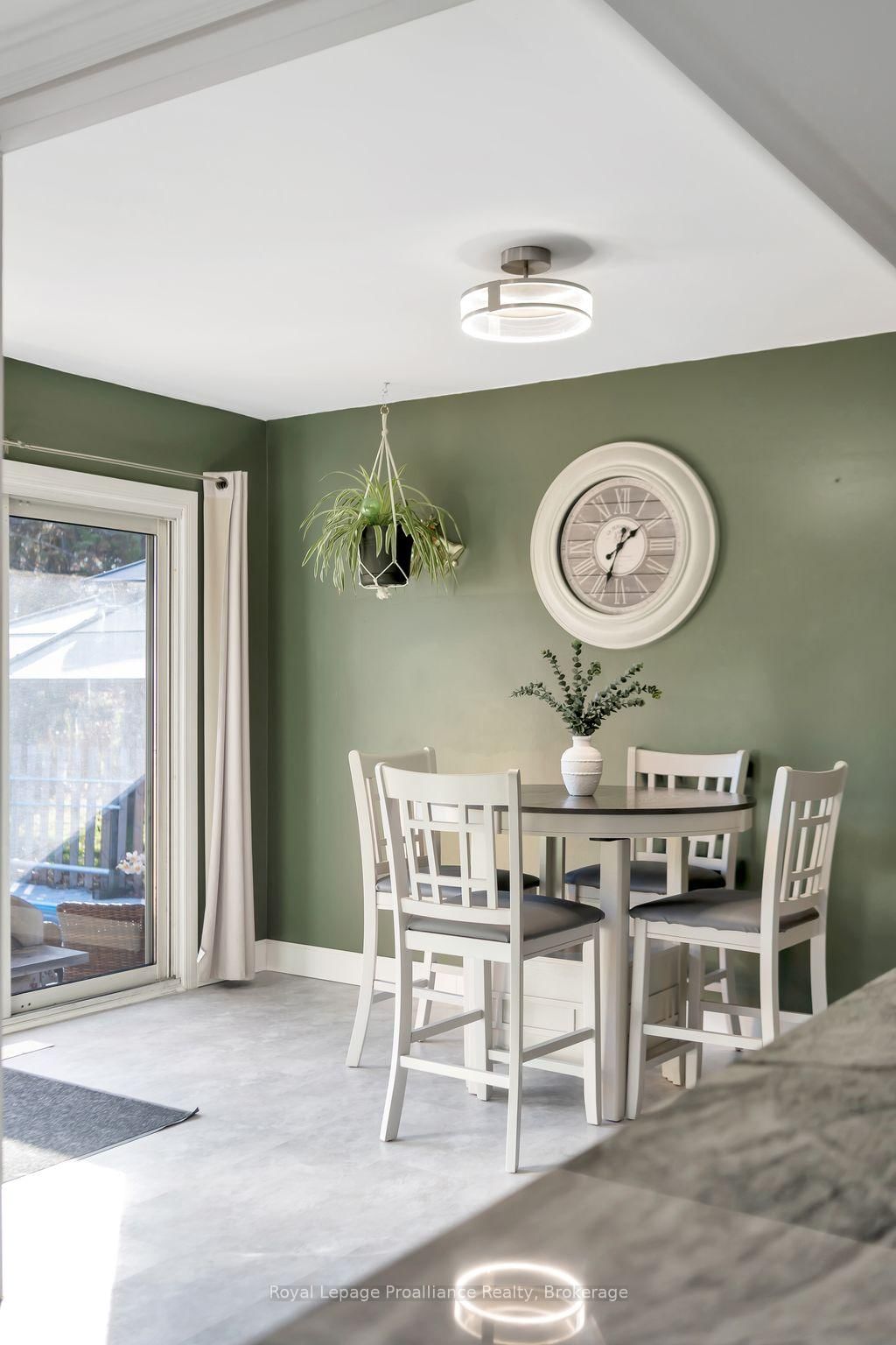 81 Crestview Avenue • Belleville, ON photo 12