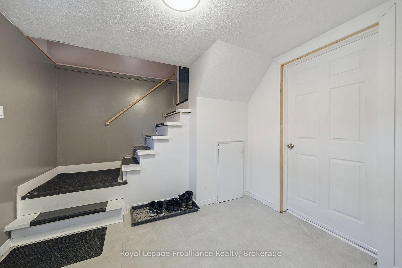 81 Crestview Avenue • Belleville, ON photo 19