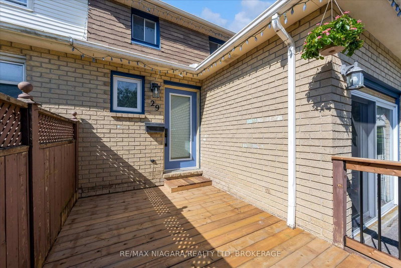 29 ROMY Crescent