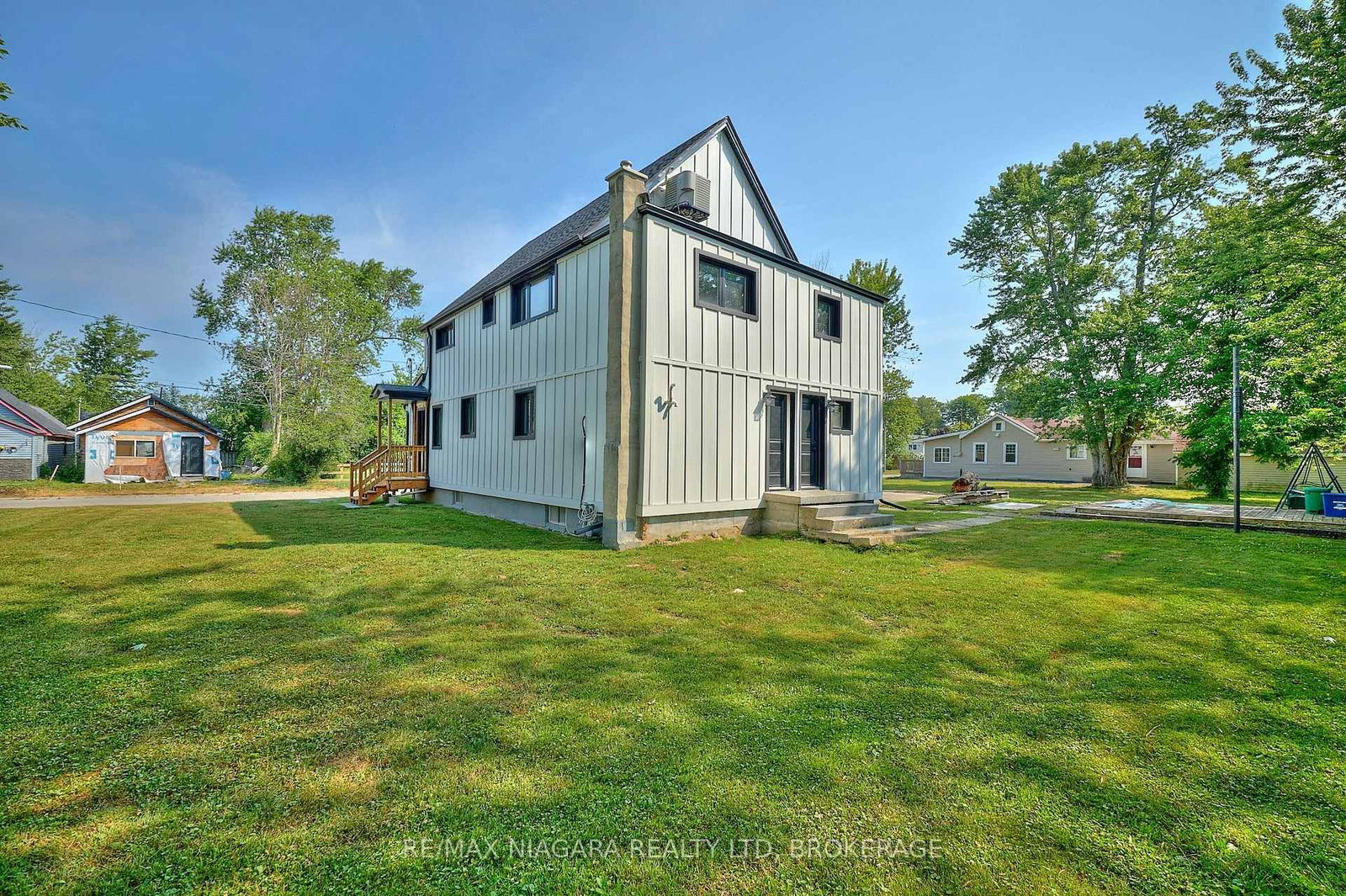 Lower - 19 Maccabee Avenue, Fort Erie 4
