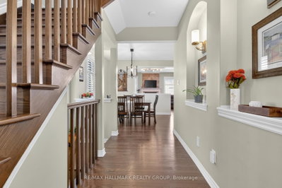 33 SUMMITVIEW Drive — photo 3
