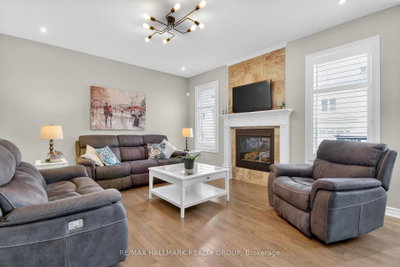 33 SUMMITVIEW Drive — photo 6