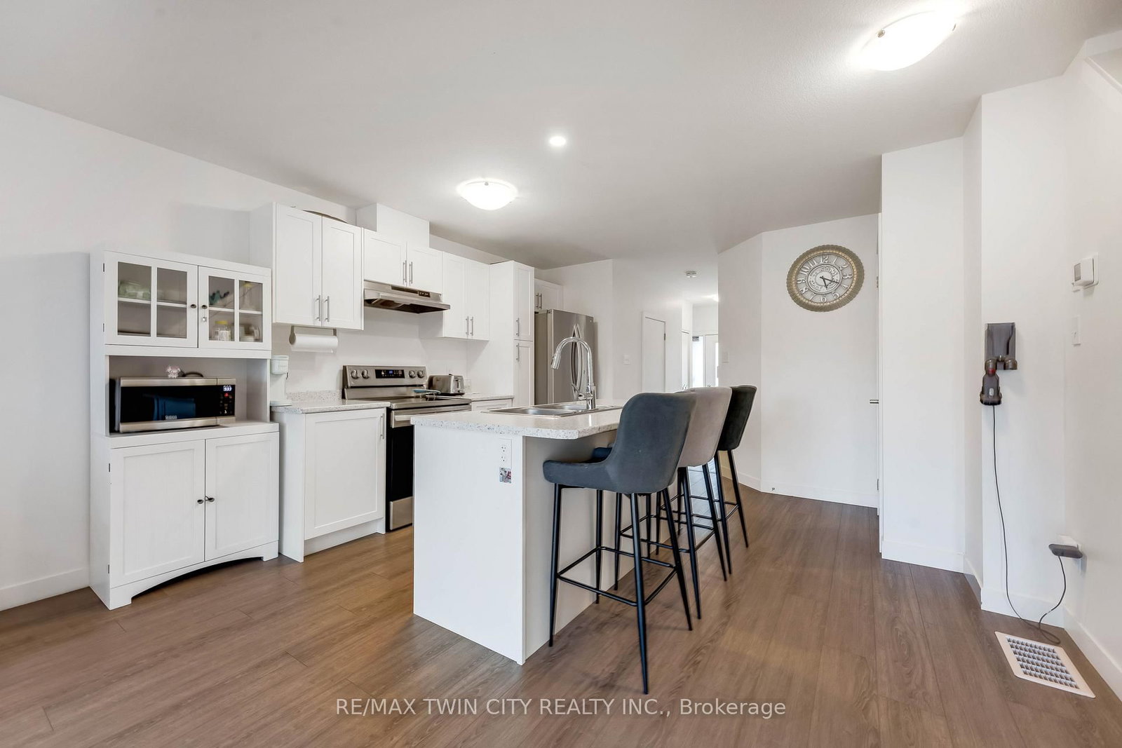 91 Pony Way • Kitchener, ON photo 8