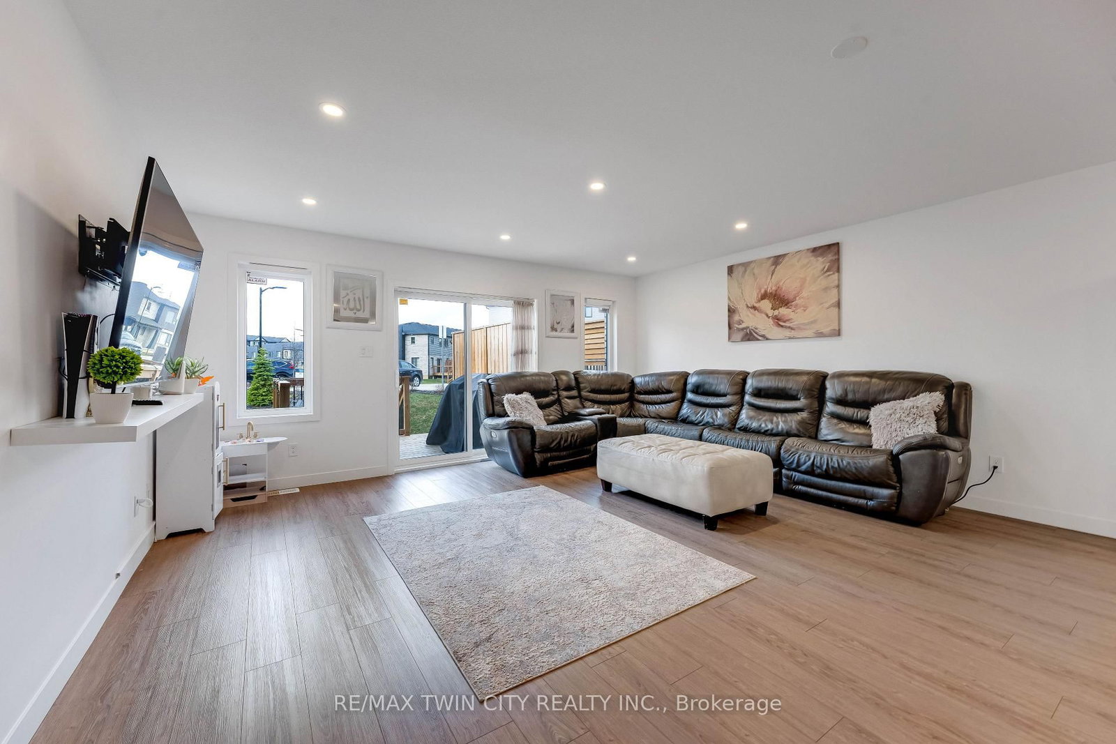 91 Pony Way • Kitchener, ON photo 9