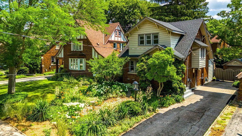 home for sale on 100 Dalewood Crescent