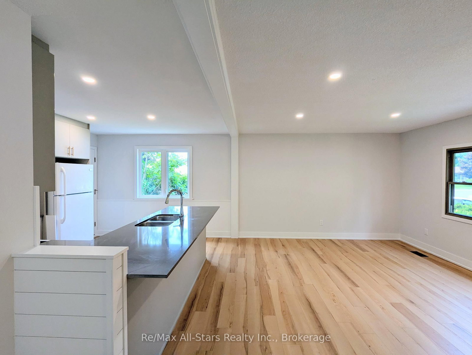 1886 Croftdale Crescent • Peterborough, ON photo 10