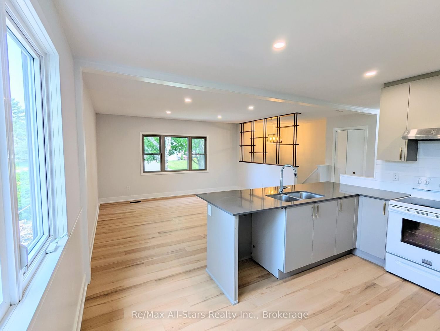 1886 Croftdale Crescent • Peterborough, ON photo 11