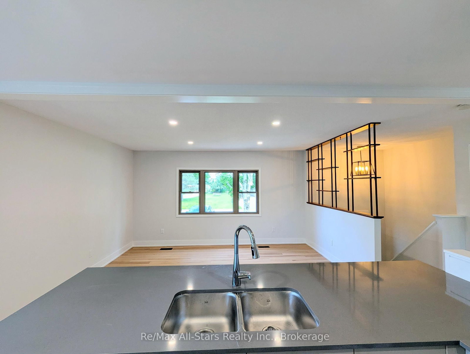 1886 Croftdale Crescent • Peterborough, ON photo 8