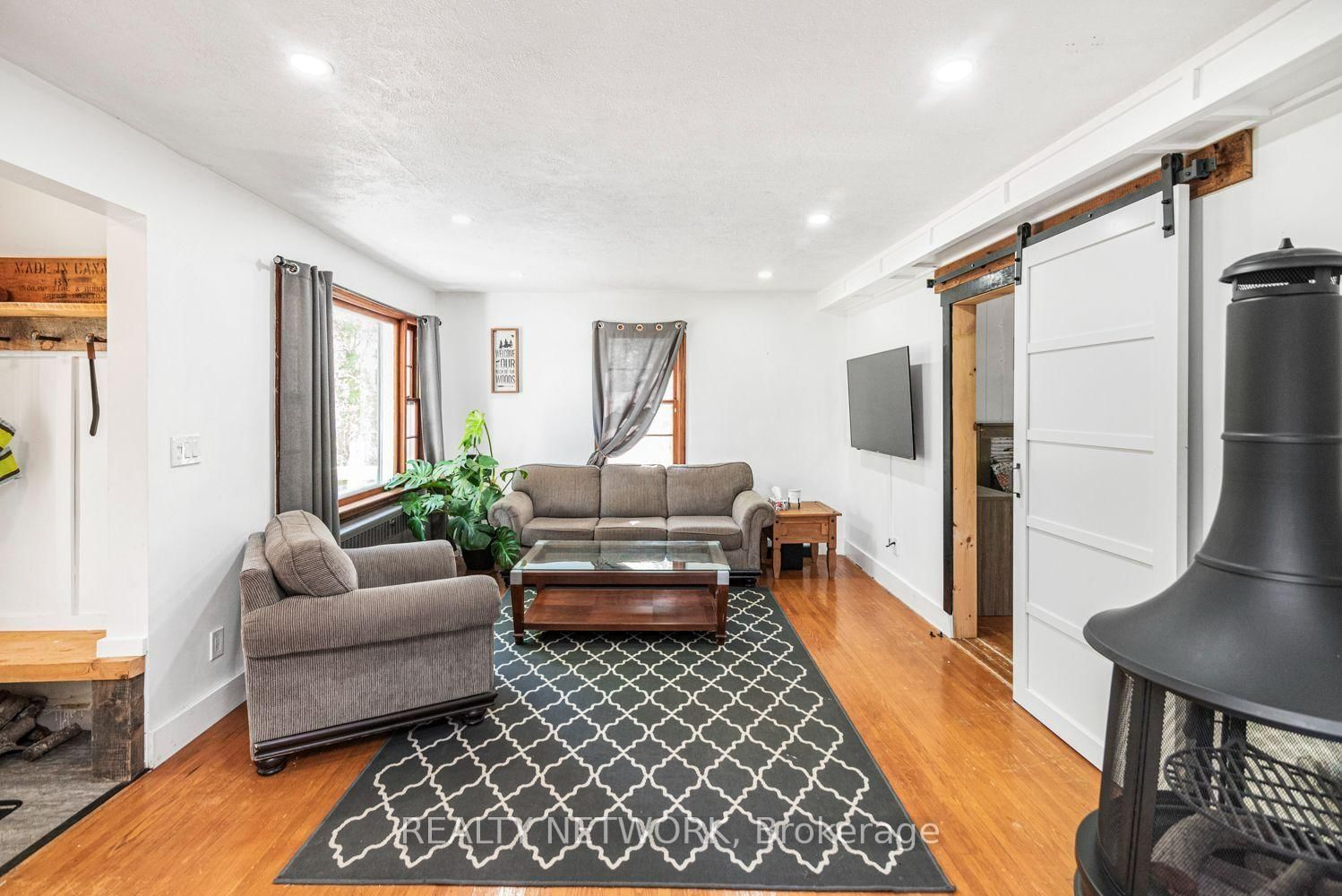 32 Grant Avenue • Haldimand, ON photo 10