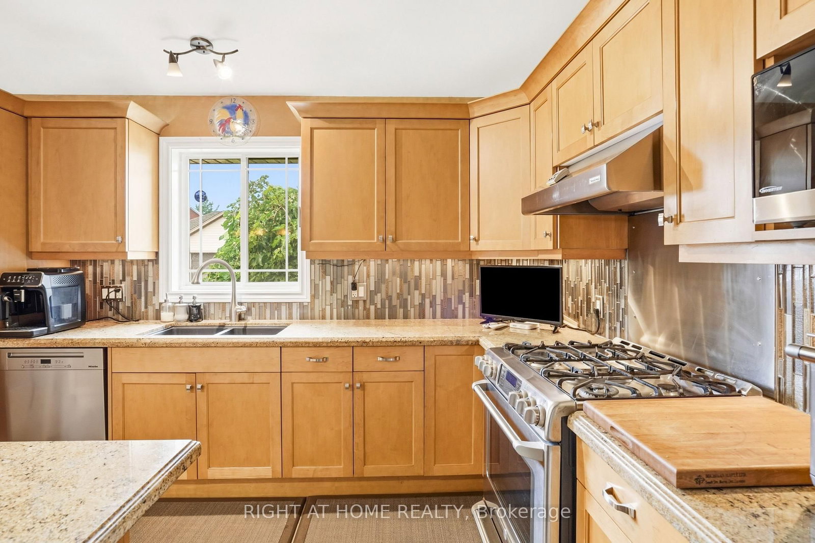 15 Hope Avenue • Niagara-on-the-Lake, ON photo 13