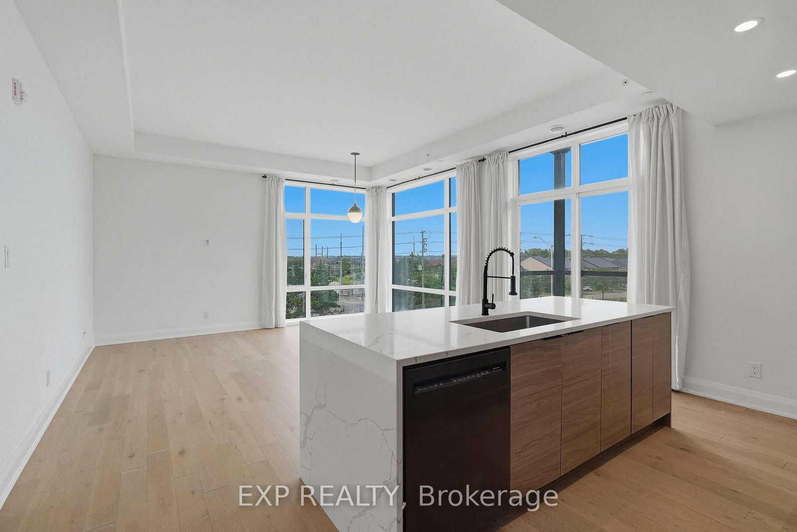 100 Cortile Private • #301 • Ottawa, ON photo 17