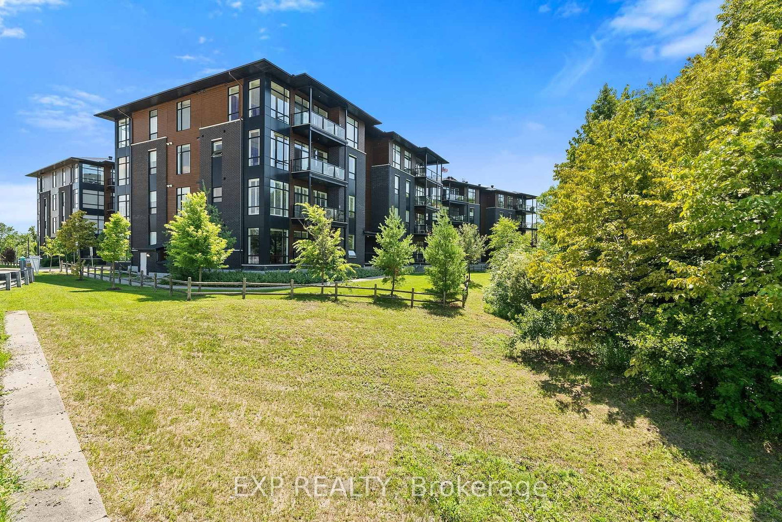 100 Cortile Private • #301 • Ottawa, ON photo 33