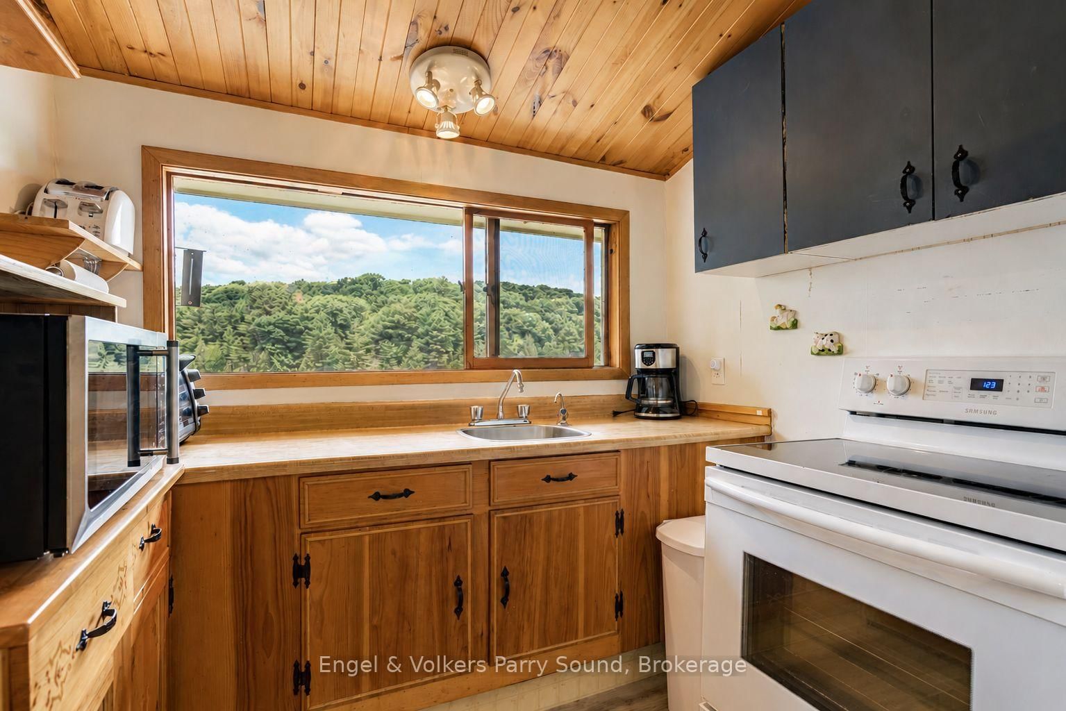 27 Lower Lane • Seguin, ON photo 15