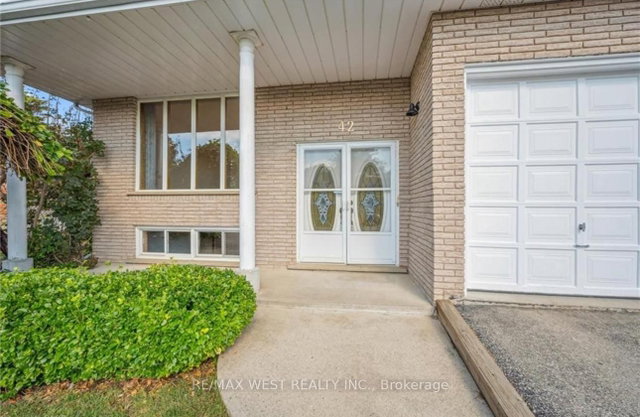 Main - 42 Azores Crescent