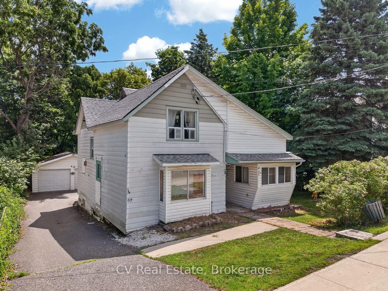 39 Church Street • Parry Sound, ON photo 2