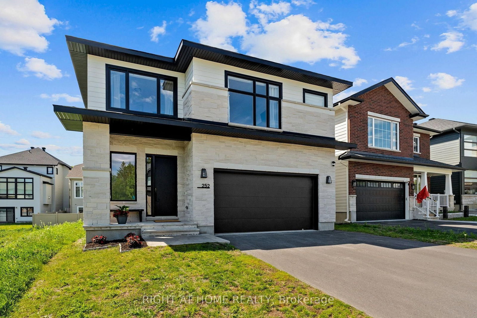 252 KETCHIKAN Crescent • Kanata, ON photo 1