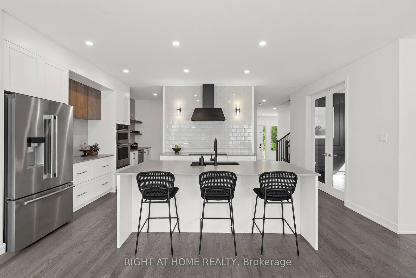 252 KETCHIKAN Crescent • Kanata, ON photo 5