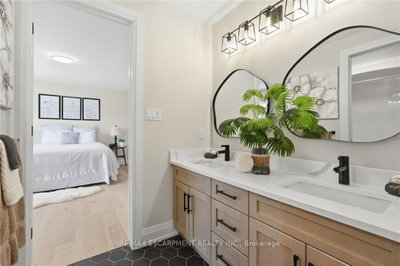 7 Bartlett Avenue — more photos