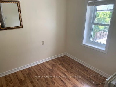 454 Norman Street • Pembroke, ON photo 6