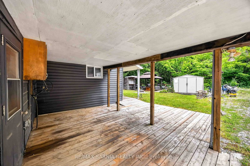4895 LAKESHORE Rd photo 3