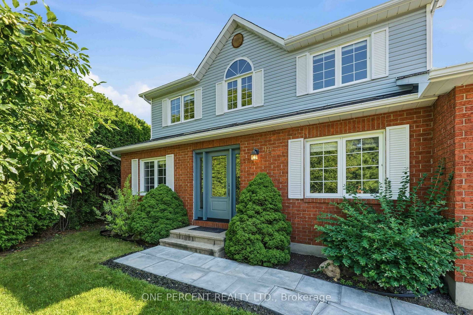 19 Amy Street • Stittsville, ON photo 4