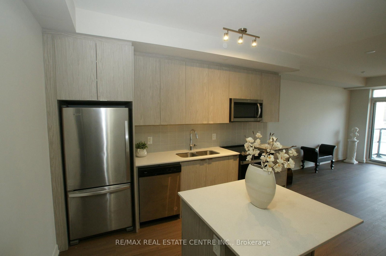 55 Duke Street W • #1006 • Kitchener, ON photo 7