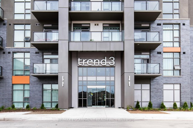 804 - 470 Dundas Street E