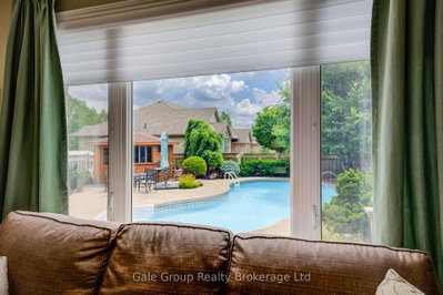 472 Lakeview Drive • Woodstock, ON photo 8