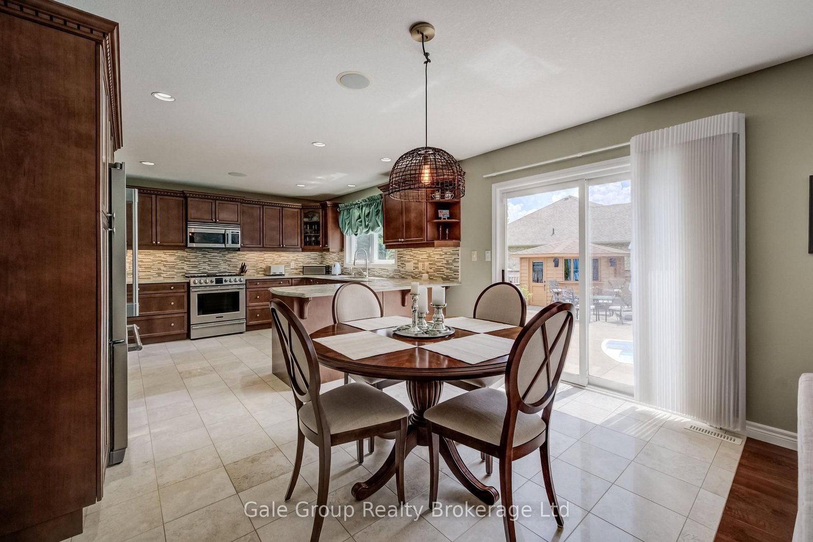 472 Lakeview Drive • Woodstock, ON photo 9