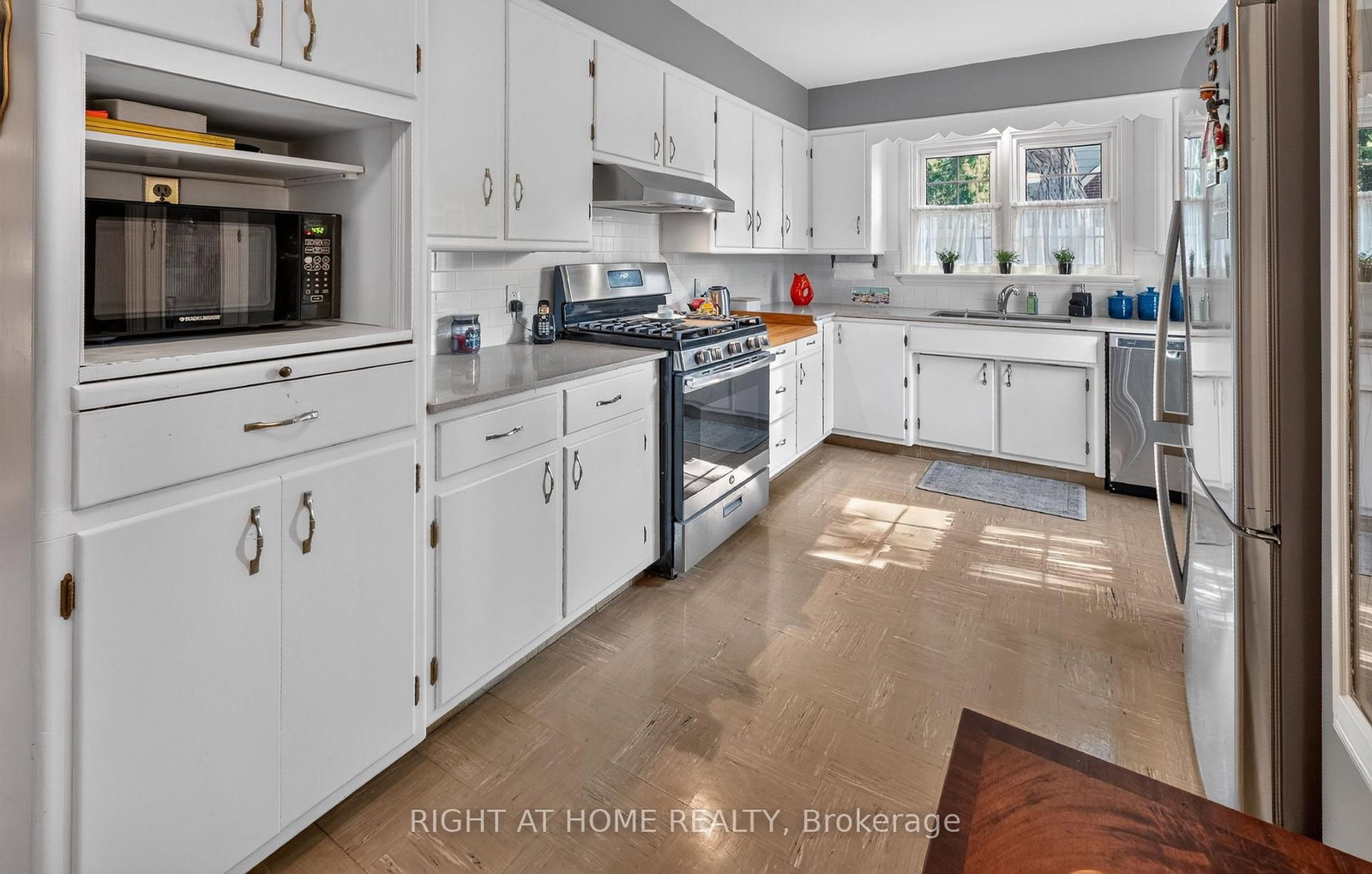 335 Sunset Drive • Central Elgin, ON photo 11
