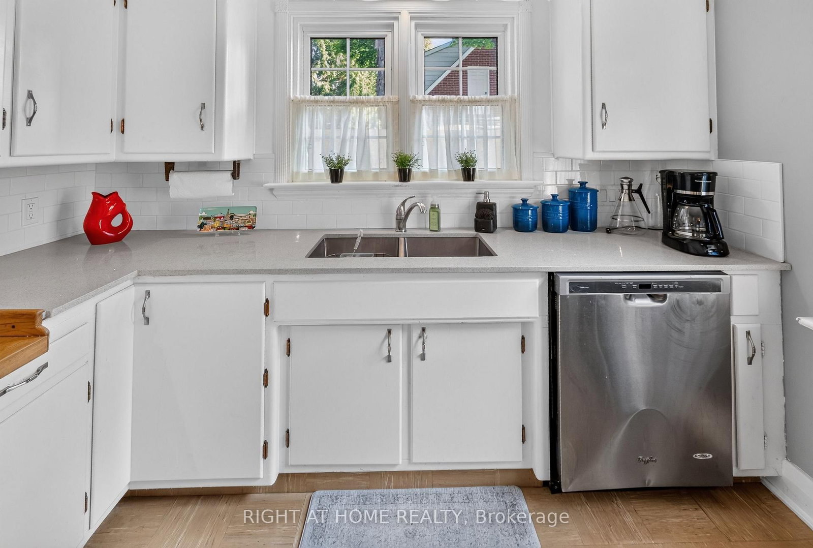 335 Sunset Drive • Central Elgin, ON photo 13