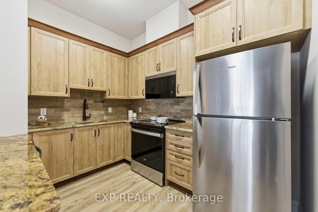 D221 - 277 COLEMAN Street 5