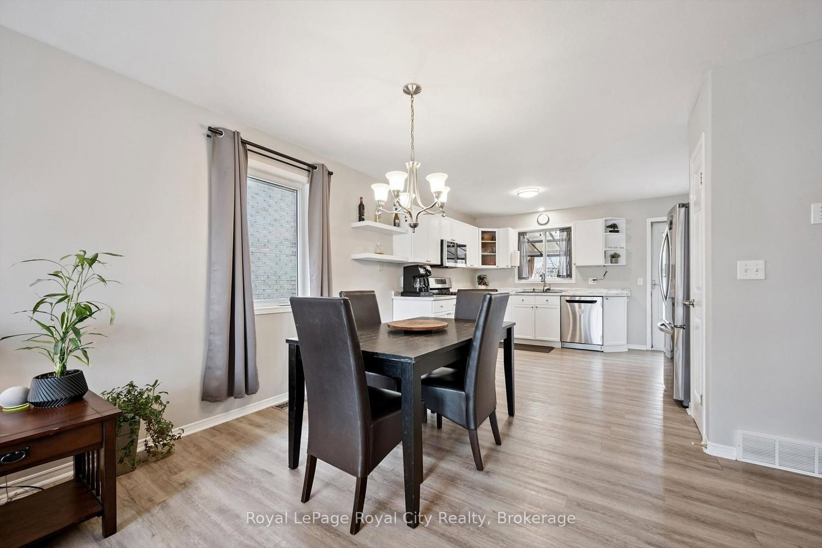 119 Meadowridge Drive • St. Marys, ON photo 3