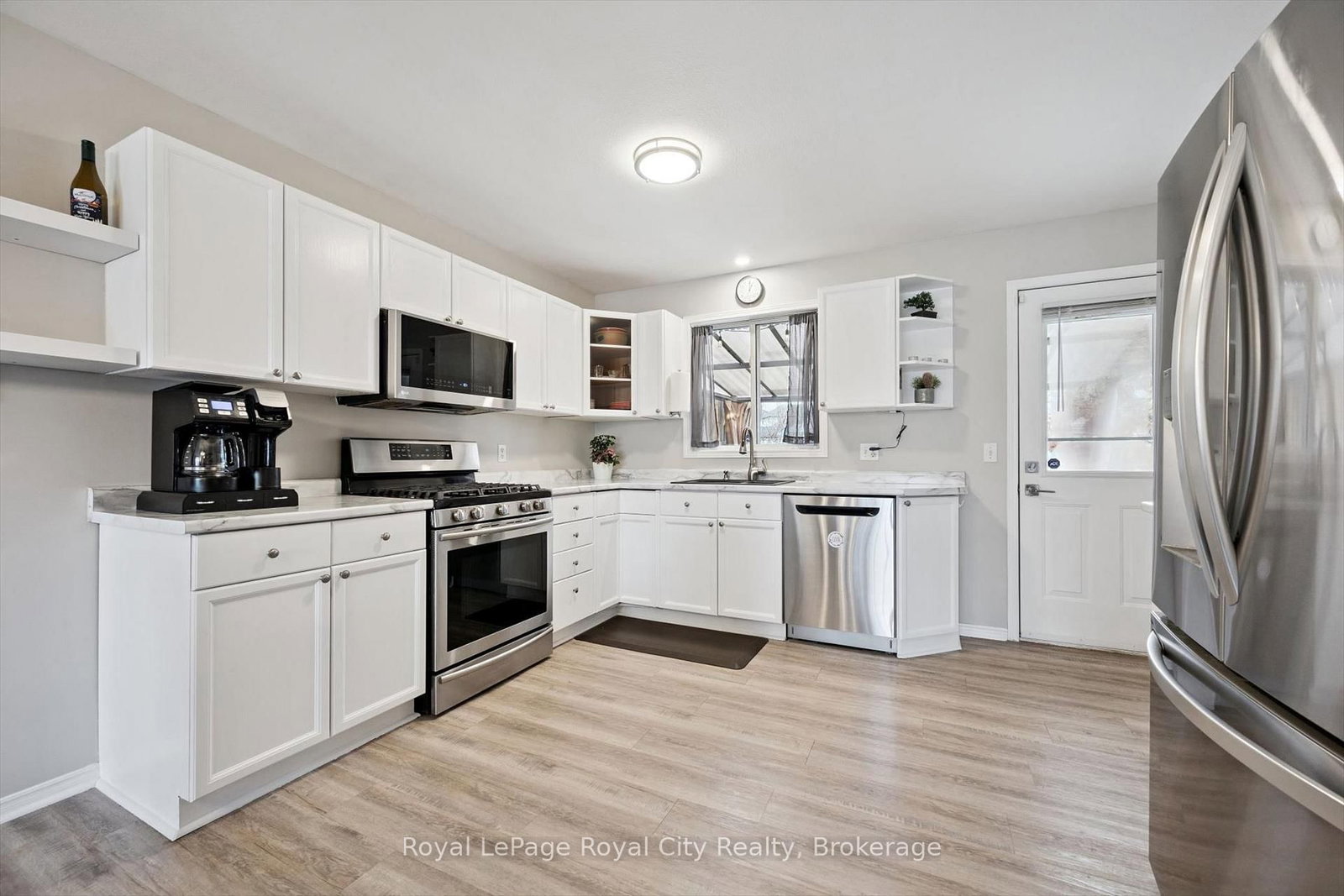 119 Meadowridge Drive • St. Marys, ON photo 4