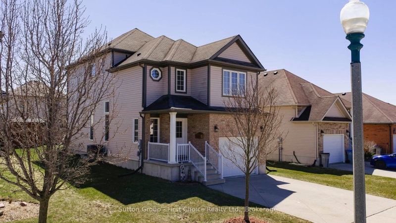 670 Reid Crescent