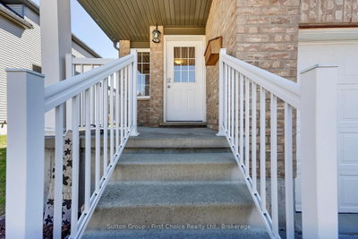 670 Reid Crescent — photo 5