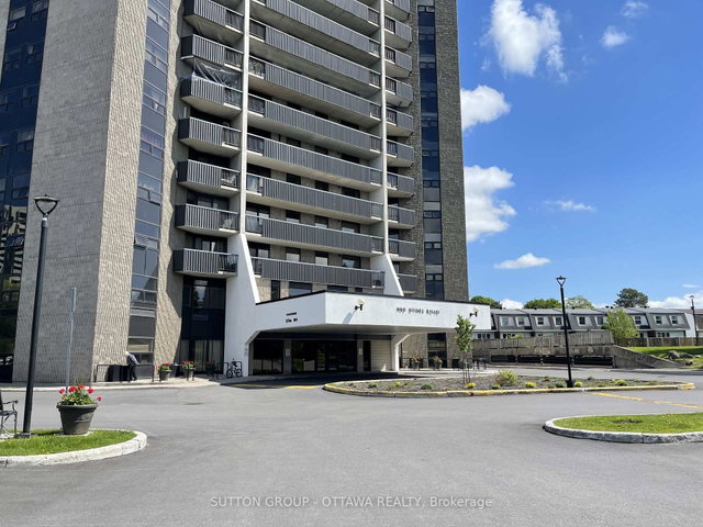 704 - 900 Dynes Road