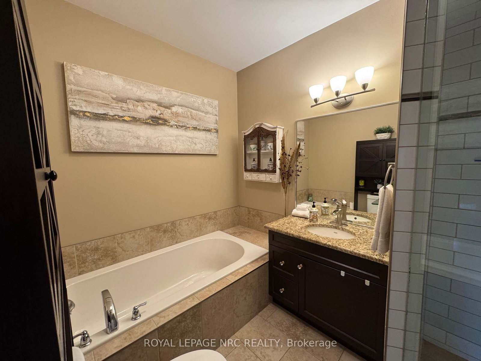 6186 Dorchester Road • #2 • Niagara Falls, ON photo 15